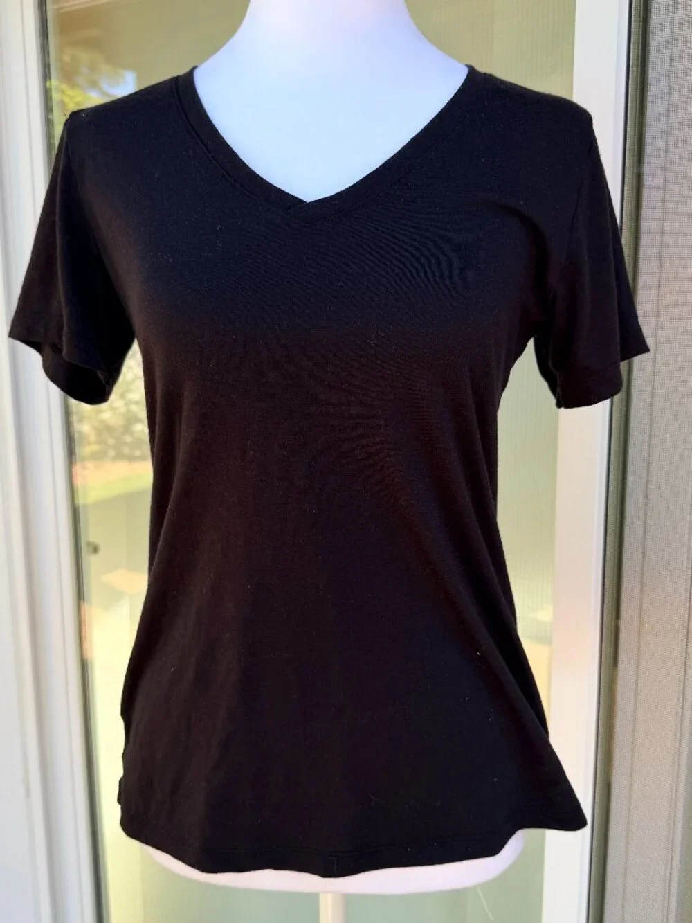 Ridge Merino Women's Wander V-Neck T-Shirt - Small - Black - Picture 1 of 7